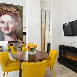 avangard-deluxe-art-apartment.hotelslviv.net/